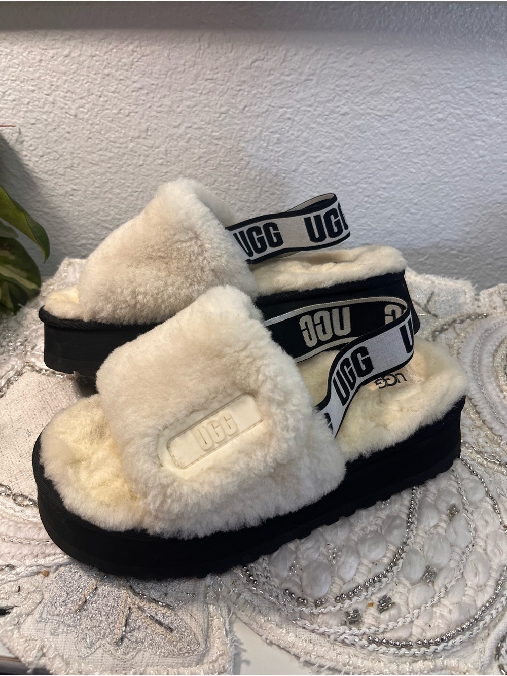 UGG Funkette Platform Slingback Slippers Cream Black Shearling Size 6 - Picture 3 of 10